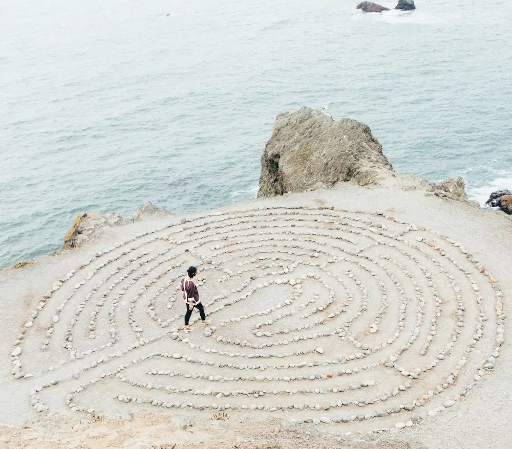 Cheminement intérieur symbolisé par un labyrinthe